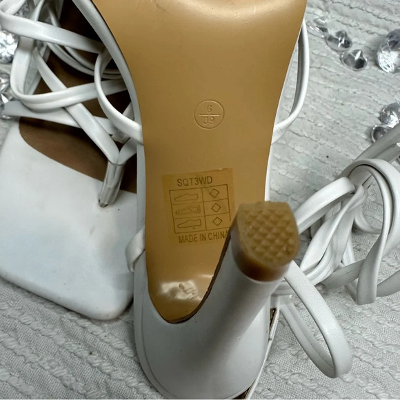 PrettyLittleThing white lace heels - Picture 3 of 4